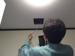 天井から吊すオシャレなリーラーコンセントで延長コードは不要